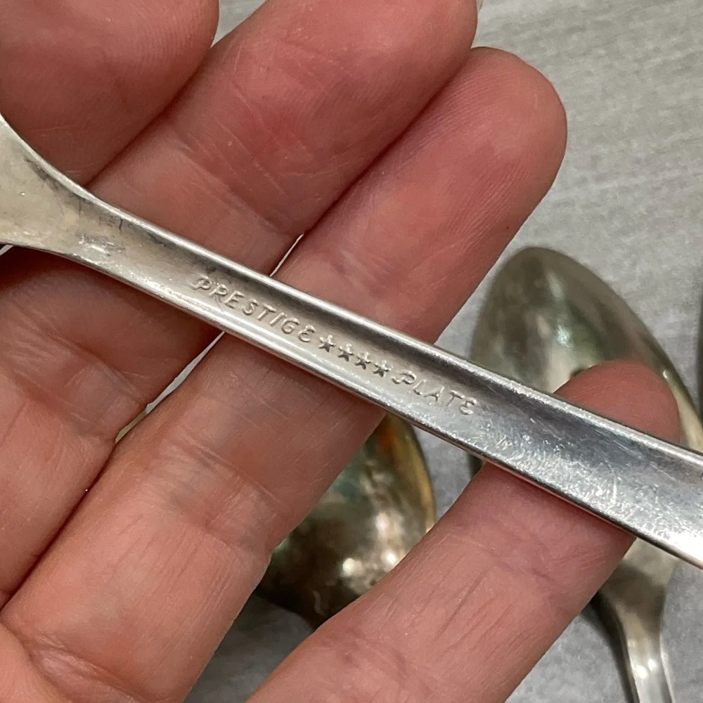 VINTAGE 1938 ONEIDA‎ PRESTIGE PLATE GRENOBLE 9 SERVING SPOONS